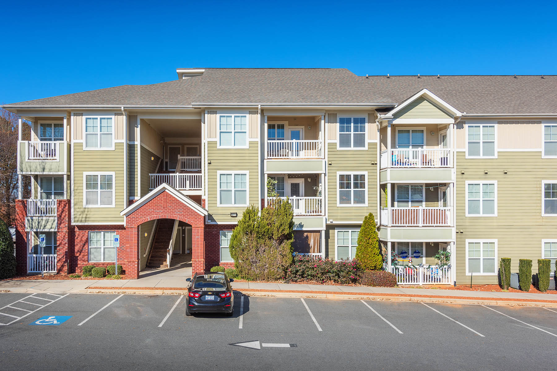 The Crest at Galleria The Multifamily Advisory Group at Cushman